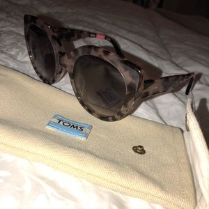 Toms Sunglasses with storage case